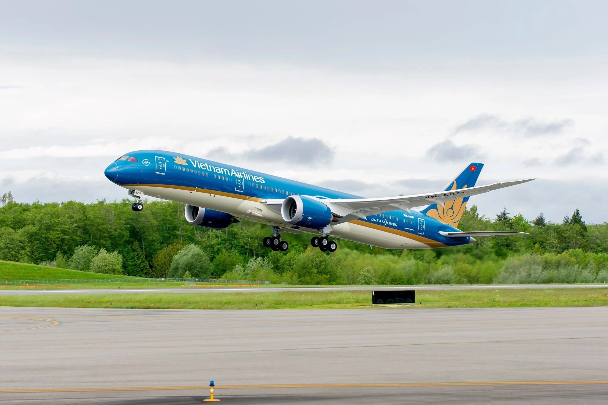 Hiện tại Vietnam Airlines đang khai thác các chặng bay kết nối Quảng Ninh với nhiều tỉnh thành trên khắp cả nước